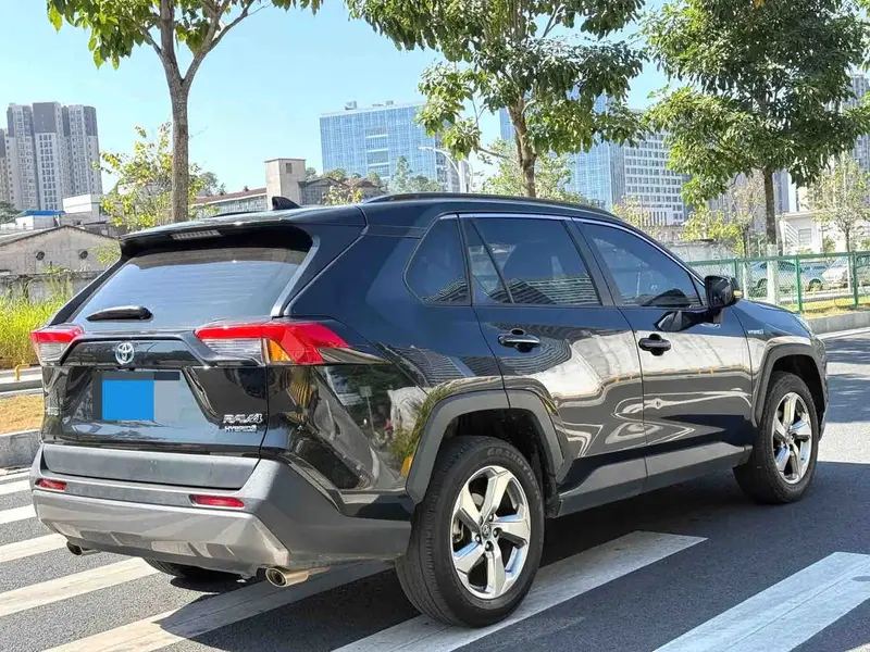 Vehicle photo 4