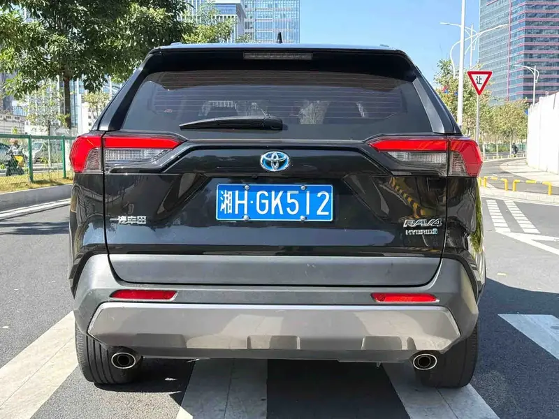Vehicle photo 5