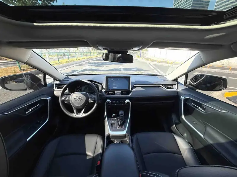 Vehicle photo 6