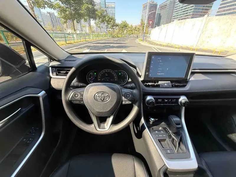 Vehicle photo 7