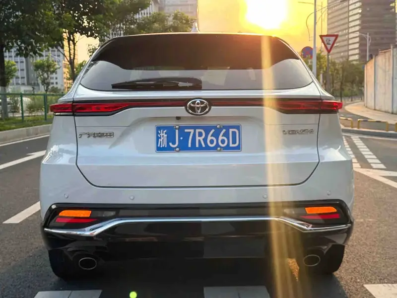 Vehicle photo 5