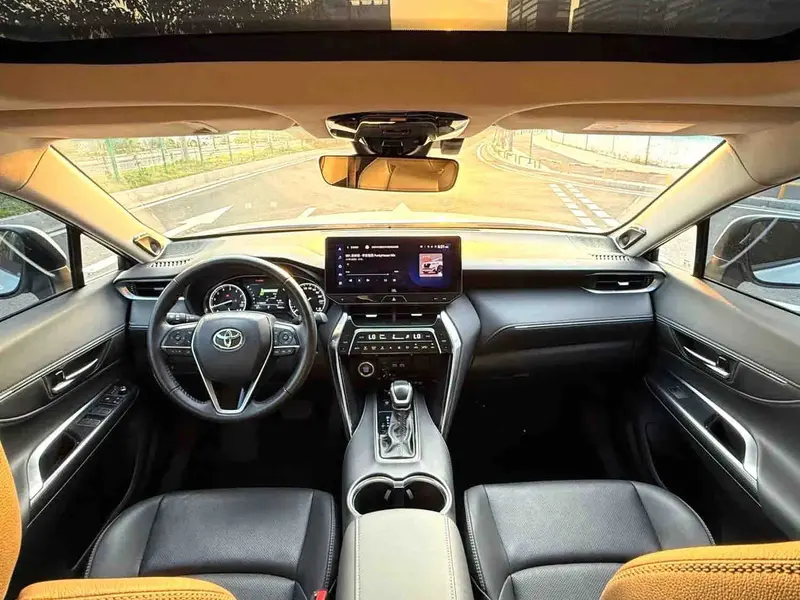 Vehicle photo 6