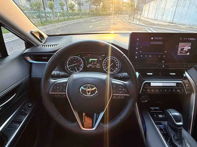 Vehicle photo 7