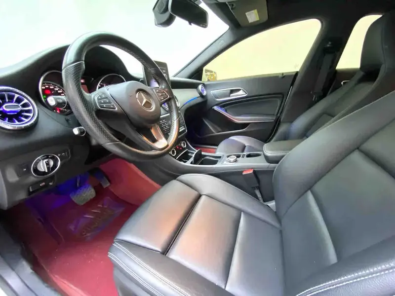 Vehicle photo 4