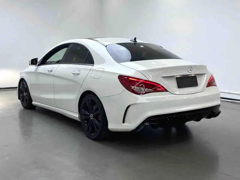 Vehicle photo 7