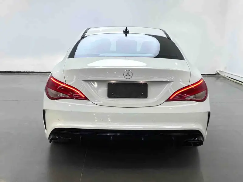 Vehicle photo 8