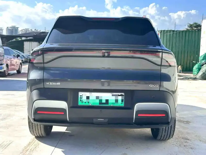 Vehicle photo 5