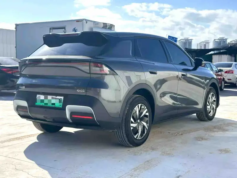Vehicle photo 6