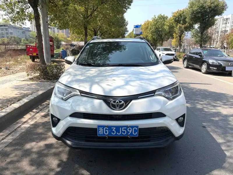 Vehicle photo 3