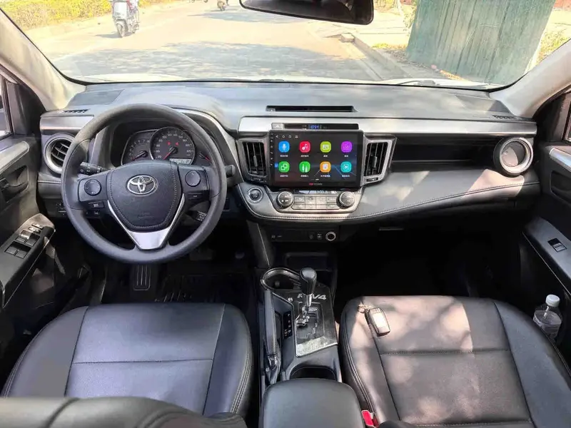 Vehicle photo 4
