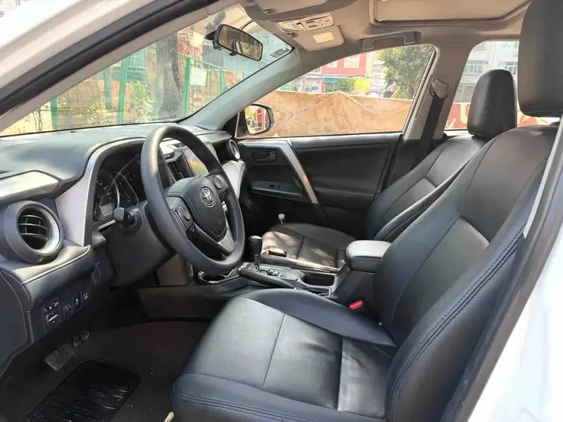 Vehicle photo 5