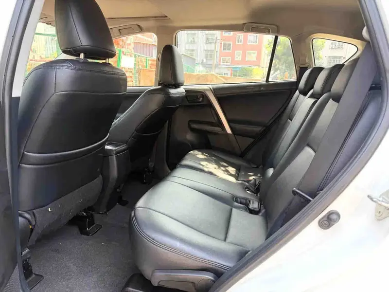 Vehicle photo 6