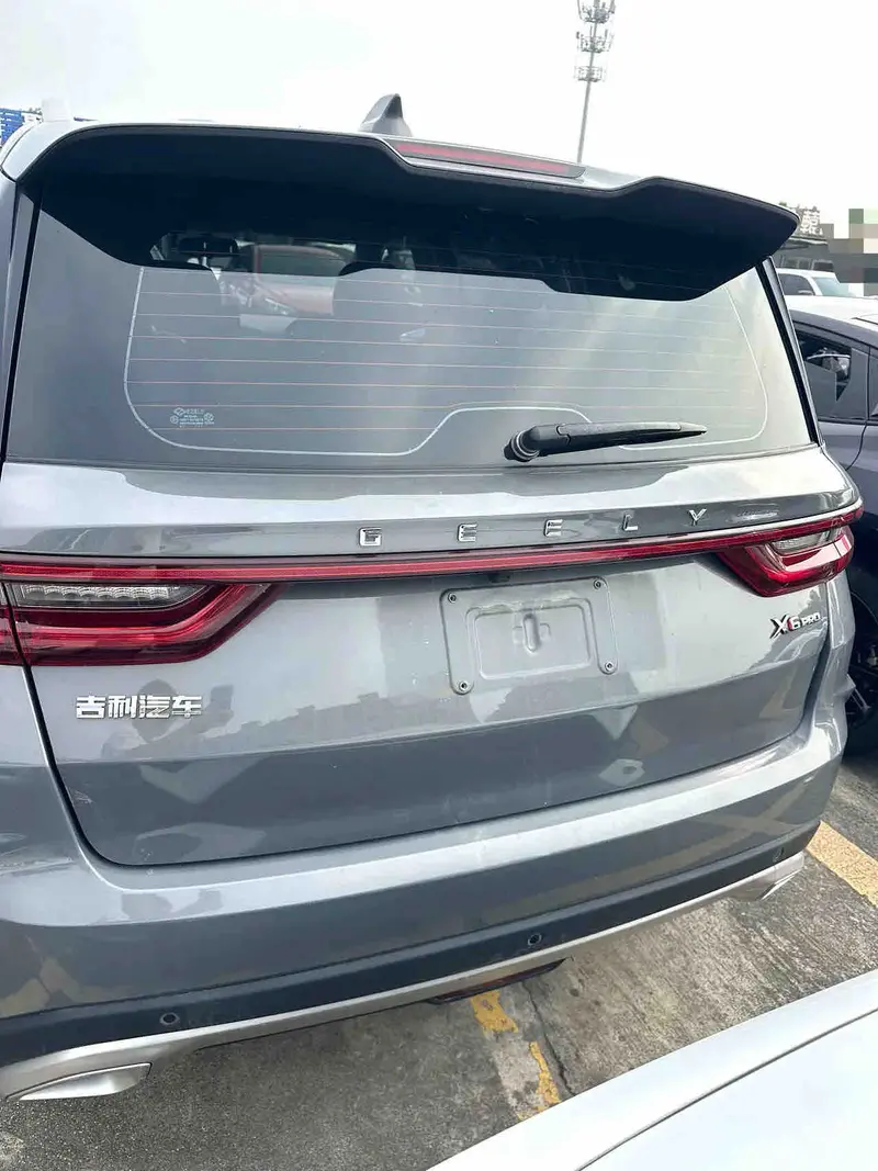Vehicle photo 5