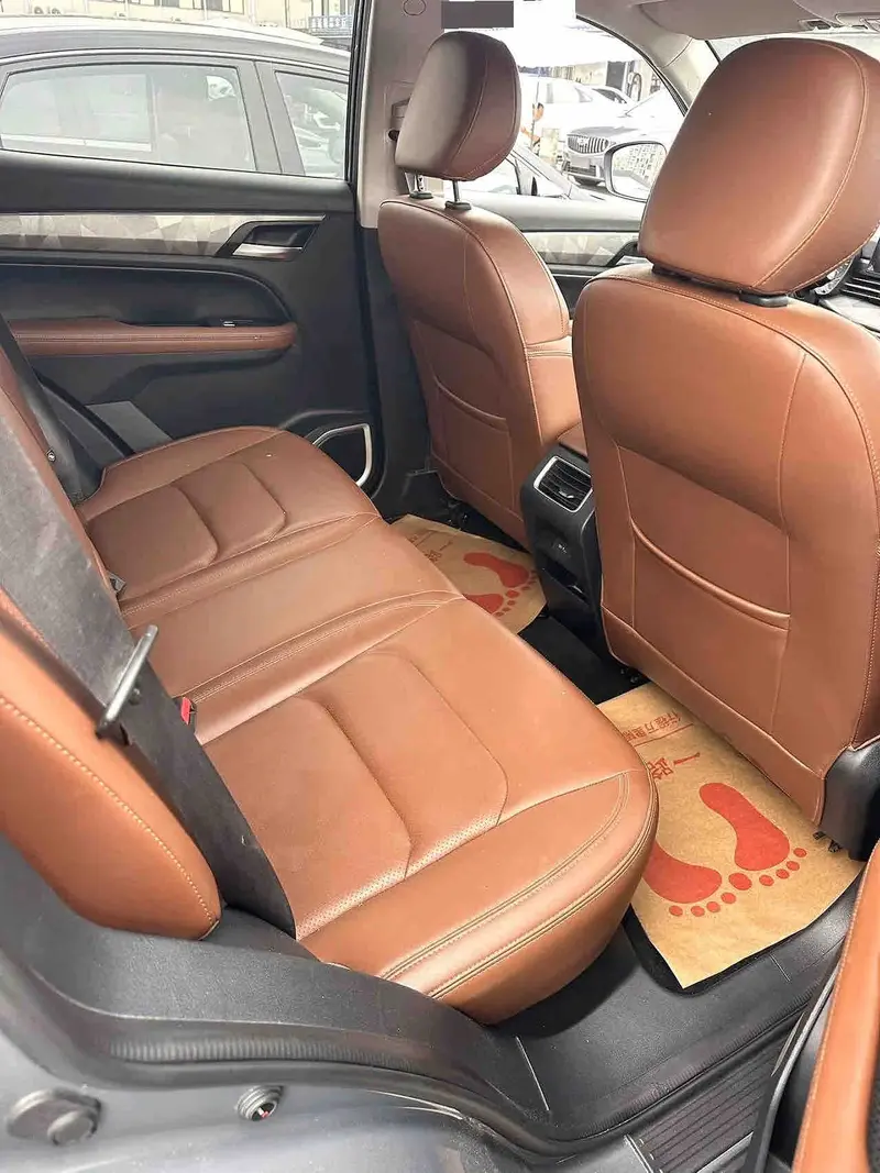 Vehicle photo 7