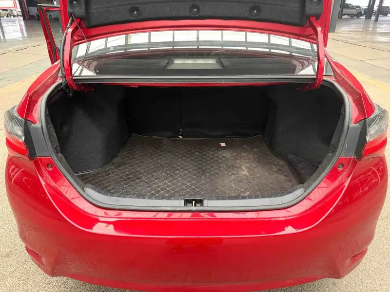Vehicle photo 12