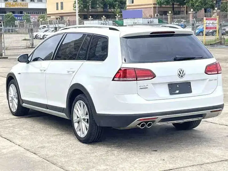 Vehicle photo 4