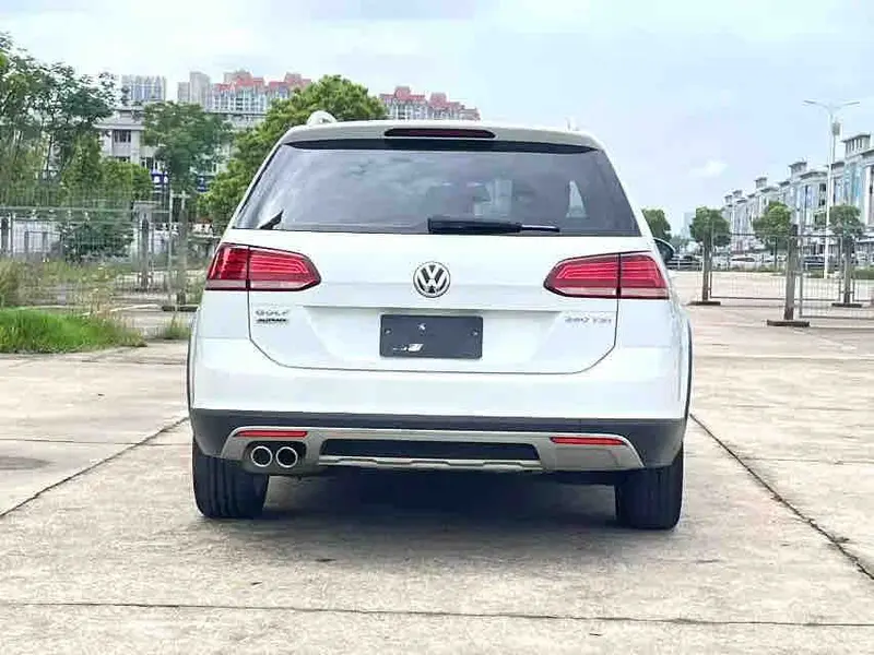Vehicle photo 5