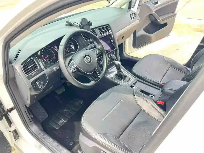 Vehicle photo 7