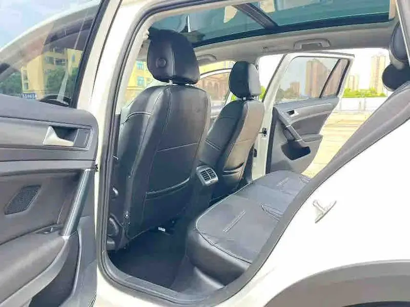 Vehicle photo 8