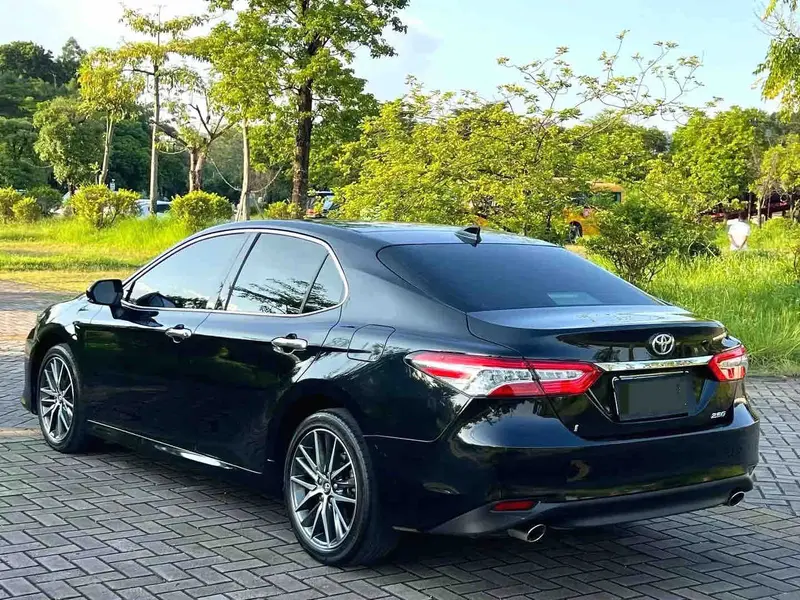 Vehicle photo 5
