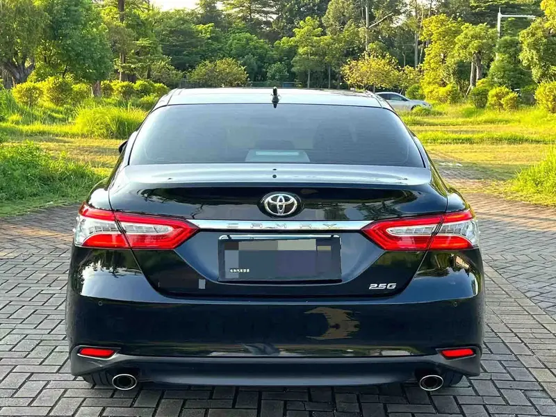 Vehicle photo 6