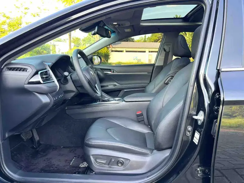 Vehicle photo 7
