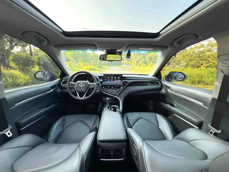 Vehicle photo 8