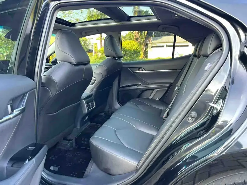 Vehicle photo 9