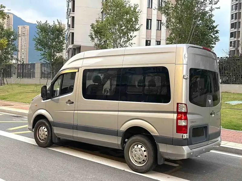 Vehicle photo 4