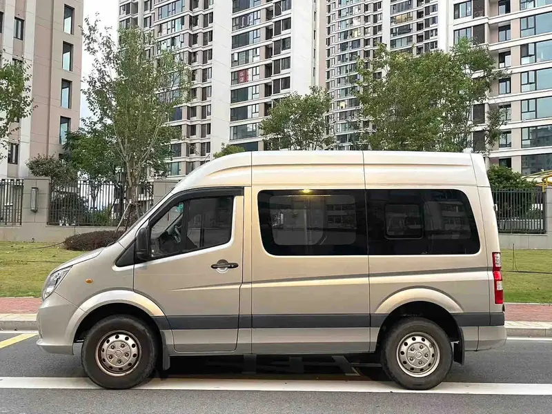 Vehicle photo 5