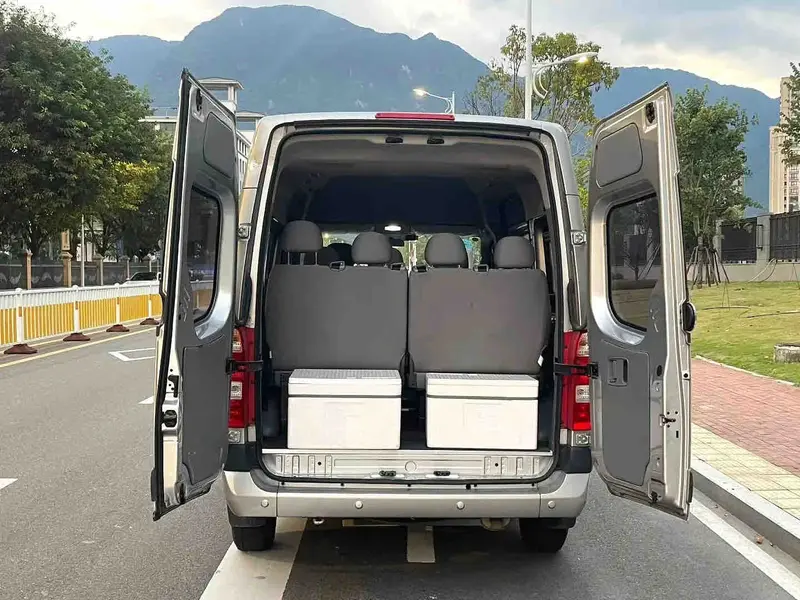 Vehicle photo 6