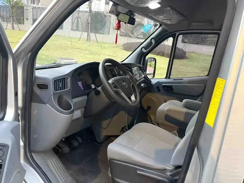 Vehicle photo 8