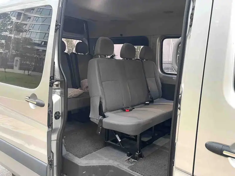 Vehicle photo 9