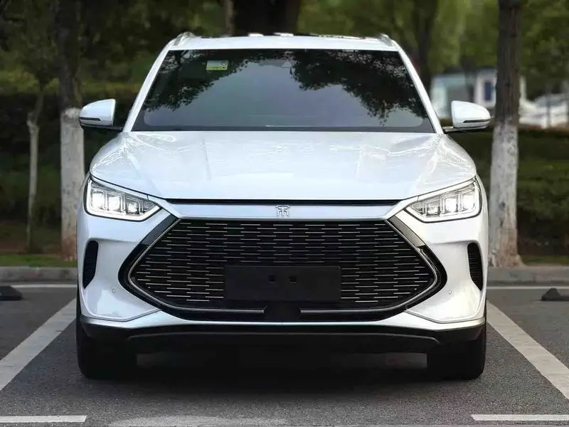 Vehicle photo 2