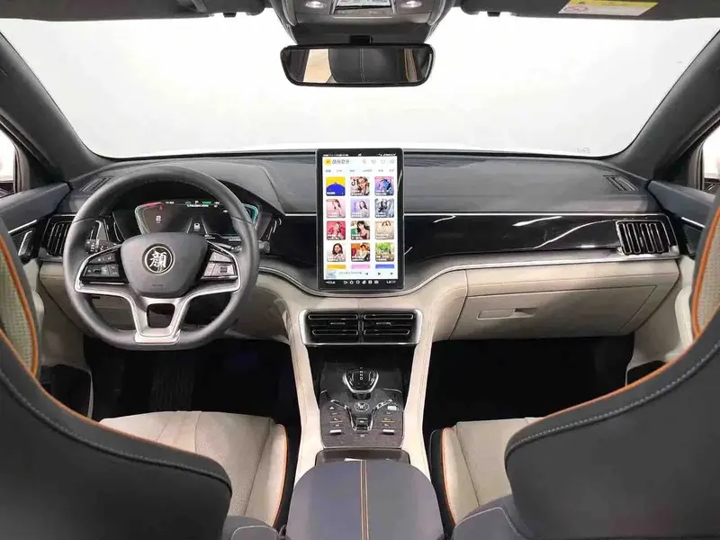 Vehicle photo 4