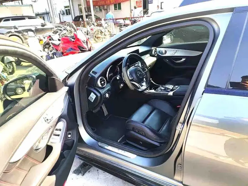 Vehicle photo 3