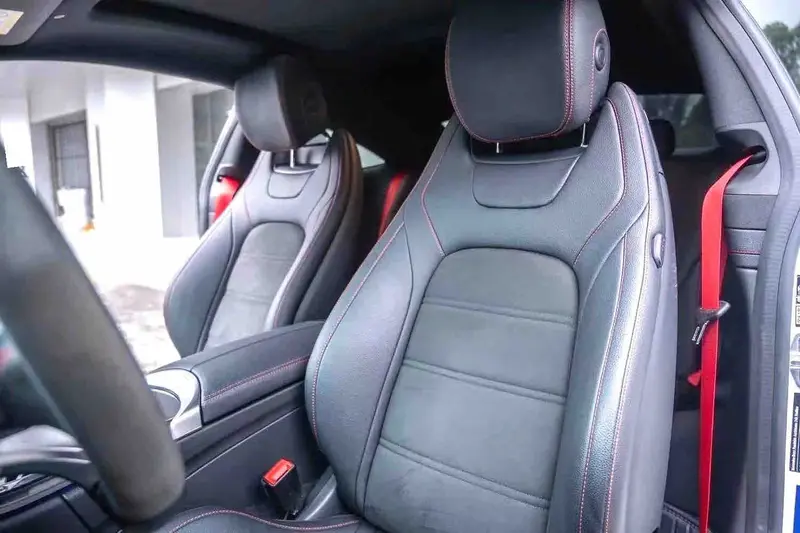 Vehicle photo 4