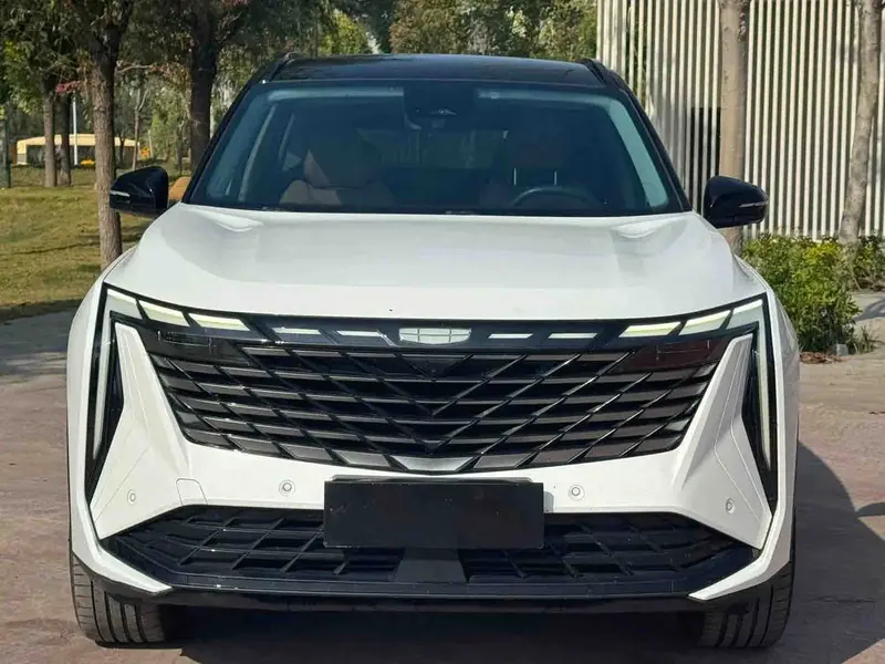 Vehicle photo 2