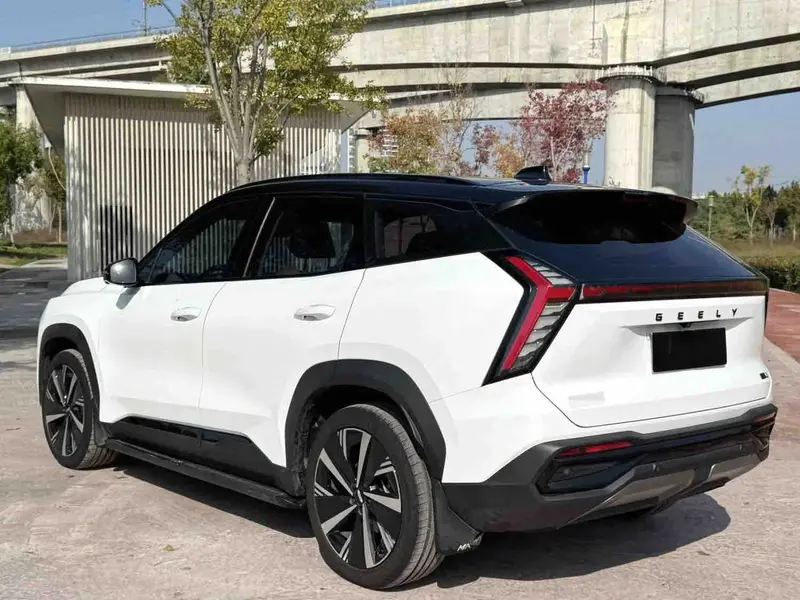 Vehicle photo 5