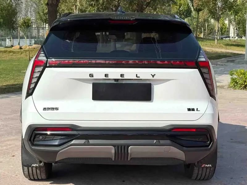 Vehicle photo 6