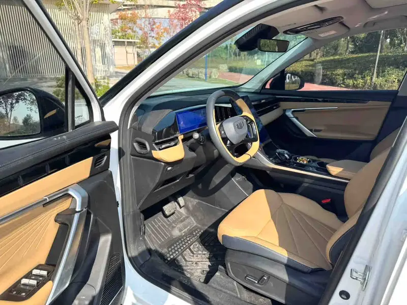 Vehicle photo 7