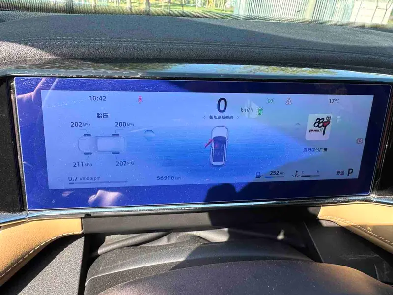 Vehicle photo 13