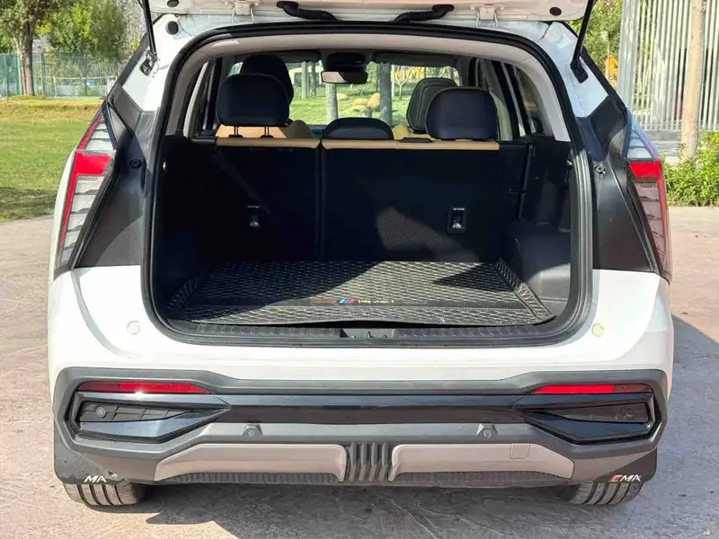 Vehicle photo 14