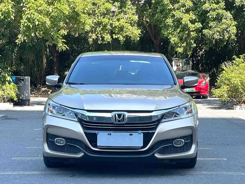Vehicle photo 2