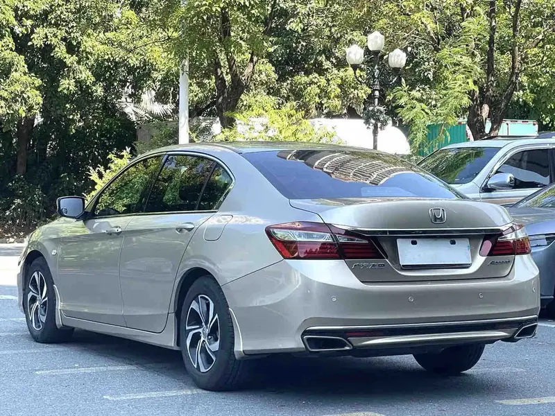 Vehicle photo 3