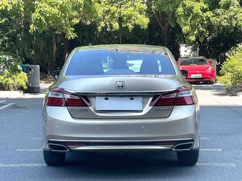 Vehicle photo 5