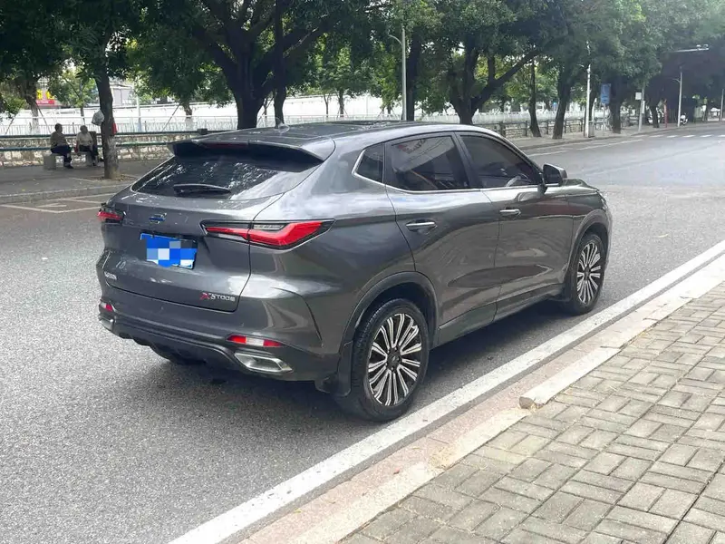 Vehicle photo 3