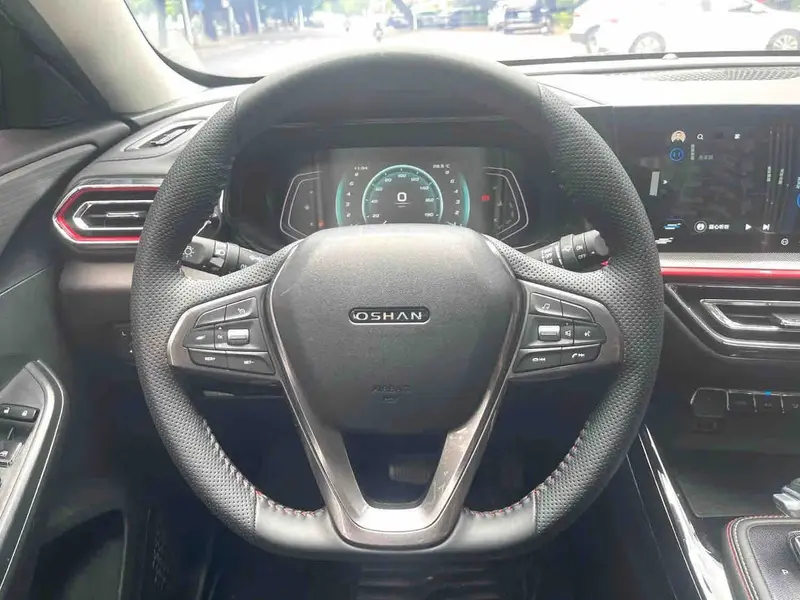 Vehicle photo 6