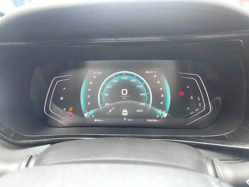 Vehicle photo 7