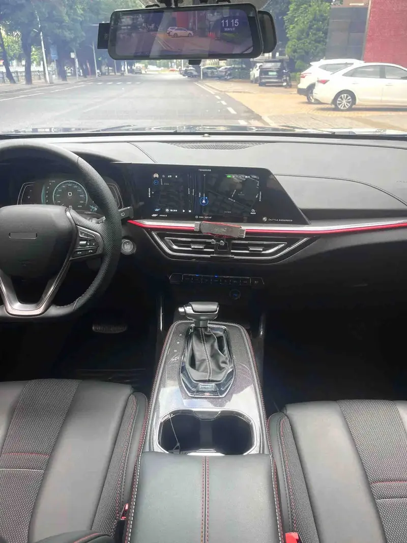 Vehicle photo 8
